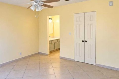 Condo in Pompano Beach, Florida, 1 bedroom № 2392813 - photo 17