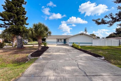 House in Venice, Florida 4 bedrooms, 155.89 sq.m. № 2227374
