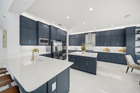 House in Wesley Chapel, Florida 4 bedrooms, 418.15 sq.m. № 2141541 - photo 12