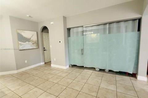 Casa en venta en Miami, Florida, 4 dormitorios, 210.42 m2 № 1897912 - foto 8