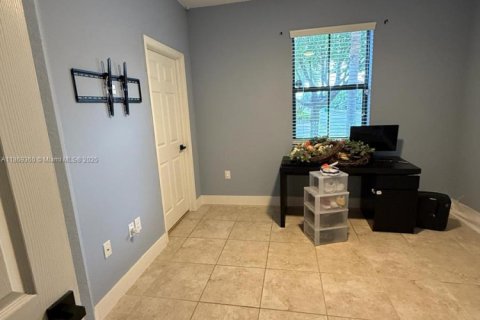 Casa en venta en Miami, Florida, 4 dormitorios, 210.42 m2 № 1897912 - foto 18