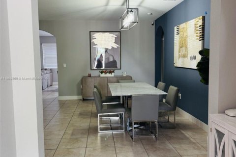 Casa en venta en Miami, Florida, 4 dormitorios, 210.42 m2 № 1897912 - foto 7