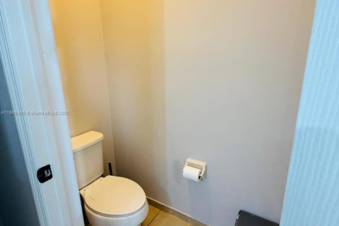 Casa en venta en Miami, Florida, 4 dormitorios, 210.42 m2 № 1897912 - foto 16