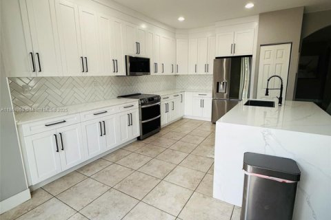 Casa en venta en Miami, Florida, 4 dormitorios, 210.42 m2 № 1897912 - foto 13