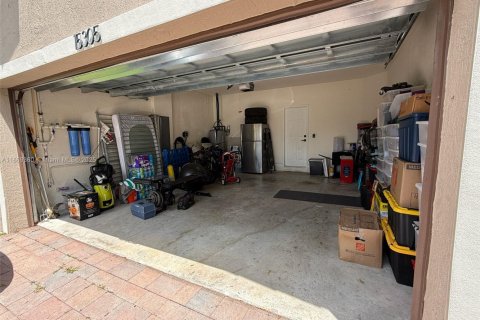 Casa en venta en Miami, Florida, 4 dormitorios, 210.42 m2 № 1897912 - foto 3