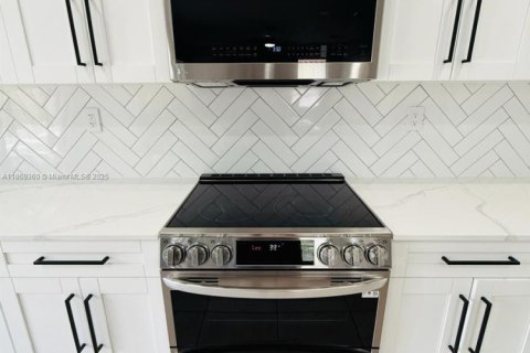 Casa en venta en Miami, Florida, 4 dormitorios, 210.42 m2 № 1897912 - foto 25