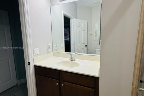 Casa en venta en Miami, Florida, 4 dormitorios, 210.42 m2 № 1897912 - foto 12