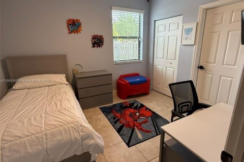 Casa en venta en Miami, Florida, 4 dormitorios, 210.42 m2 № 1897912 - foto 2