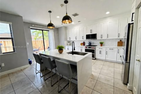 Casa en venta en Miami, Florida, 4 dormitorios, 210.42 m2 № 1897912 - foto 27