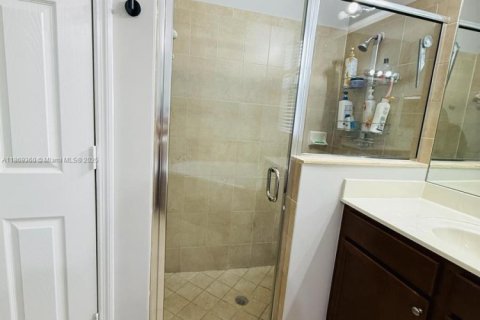 Casa en venta en Miami, Florida, 4 dormitorios, 210.42 m2 № 1897912 - foto 17