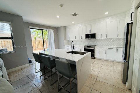 Casa en venta en Miami, Florida, 4 dormitorios, 210.42 m2 № 1897912 - foto 14