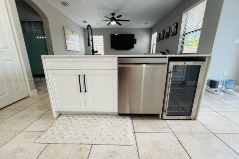 Casa en venta en Miami, Florida, 4 dormitorios, 210.42 m2 № 1897912 - foto 15