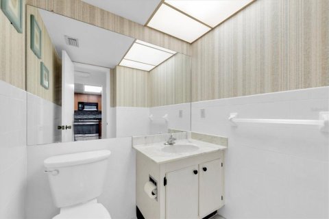 Condo in Clearwater, Florida, 1 bedroom  № 1904664 - photo 25