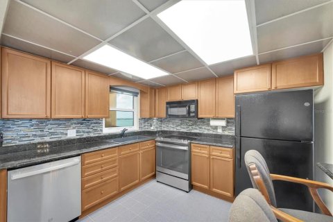 Condo in Clearwater, Florida, 1 bedroom  № 1904664 - photo 9