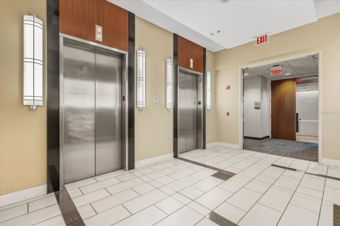 Commercial property in Orlando, Florida 1768.12 sq.m. № 2165921 - photo 5