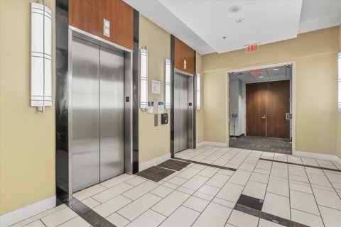 Commercial property in Orlando, Florida 1768.12 sq.m. № 2165921 - photo 4