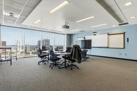 Commercial property in Orlando, Florida 1768.12 sq.m. № 2165921 - photo 11