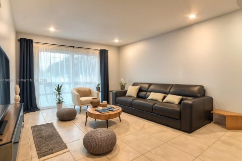 Copropriété à louer à Oakland Park, Floride: 2 chambres, 85.47 m2 № 1968041 - photo 2