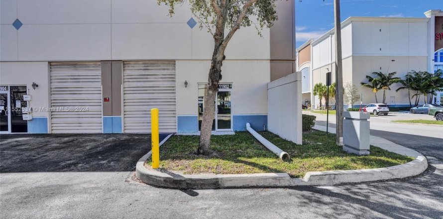 Oficina en Miramar, Florida № 1072524