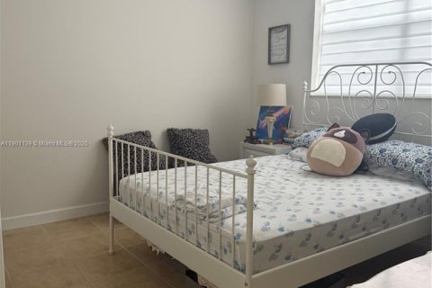 Condo in Lauderdale Lakes, Florida, 2 bedrooms № 2060152 - photo 17