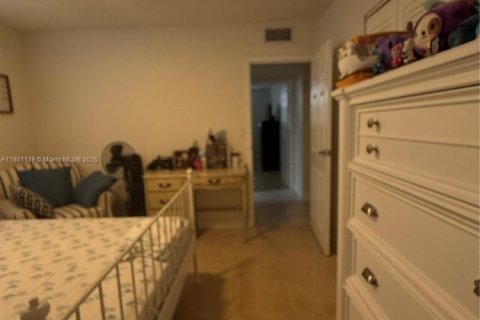 Condo in Lauderdale Lakes, Florida, 2 bedrooms № 2060152 - photo 28