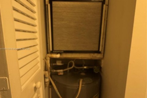 Condo in Lauderdale Lakes, Florida, 2 bedrooms № 2060152 - photo 26