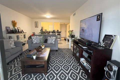 Condo in Lauderdale Lakes, Florida, 2 bedrooms № 2060152 - photo 12