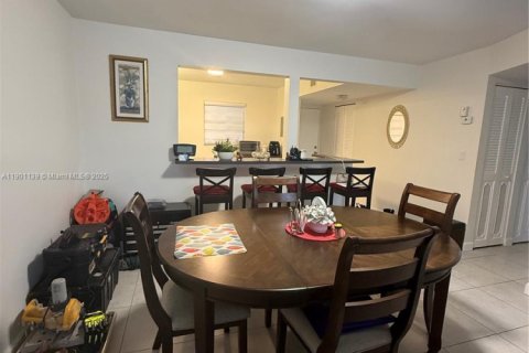 Condo in Lauderdale Lakes, Florida, 2 bedrooms № 2060152 - photo 10