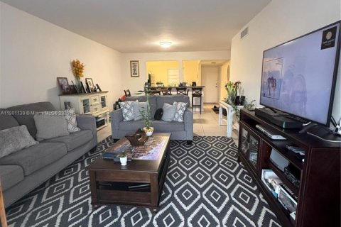 Condo in Lauderdale Lakes, Florida, 2 bedrooms № 2060152 - photo 14