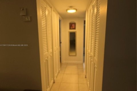 Condo in Lauderdale Lakes, Florida, 2 bedrooms № 2060152 - photo 25