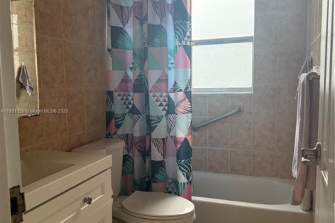 Condo in Lauderdale Lakes, Florida, 2 bedrooms № 2060152 - photo 16