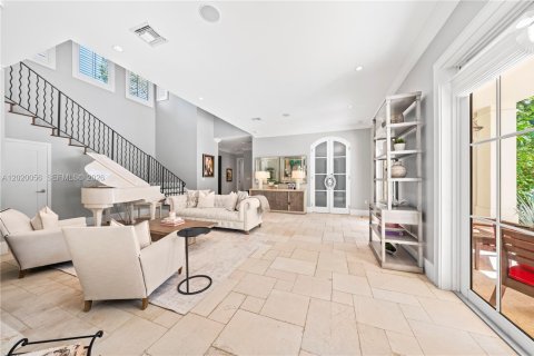 Villa ou maison à vendre à Miami, Floride: 6 chambres, 541.16 m2 № 2185853 - photo 22