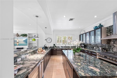 Villa ou maison à vendre à Miami, Floride: 6 chambres, 541.16 m2 № 2185853 - photo 30