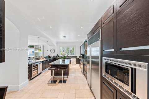 Villa ou maison à vendre à Miami, Floride: 6 chambres, 541.16 m2 № 2185853 - photo 27