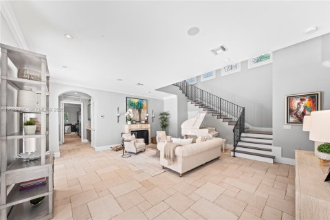 Villa ou maison à vendre à Miami, Floride: 6 chambres, 541.16 m2 № 2185853 - photo 23