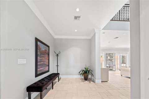 Villa ou maison à vendre à Miami, Floride: 6 chambres, 541.16 m2 № 2185853 - photo 14