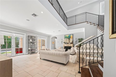Villa ou maison à vendre à Miami, Floride: 6 chambres, 541.16 m2 № 2185853 - photo 16