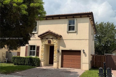 House in Homestead, Florida 4 bedrooms, 195.47 sq.m. № 2421389