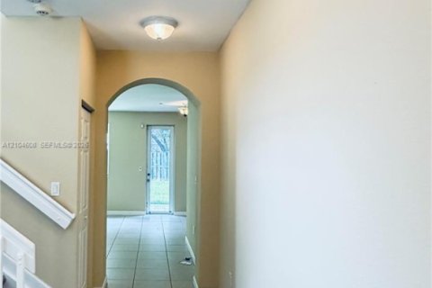 House in Homestead, Florida 4 bedrooms, 195.47 sq.m. № 2421389 - photo 2