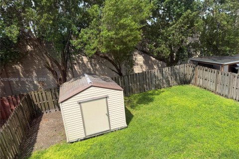 House in Homestead, Florida 4 bedrooms, 195.47 sq.m. № 2421389 - photo 3