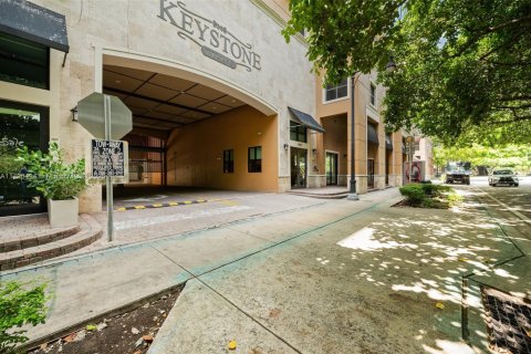 Condo in Miami, Florida, 1 bedroom  № 1861967 - photo 2