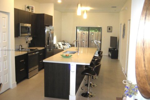 Купить кондоминиум в Дорал, Флорида 2 спальни, 89.56м2, № 1949936 - фото 4