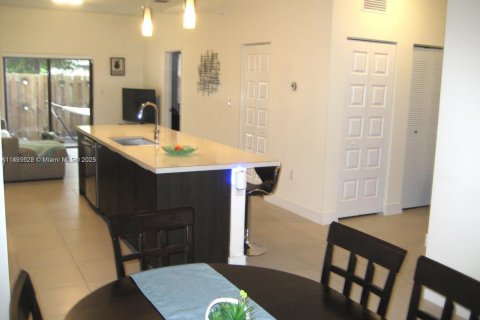 Купить кондоминиум в Дорал, Флорида 2 спальни, 89.56м2, № 1949936 - фото 3