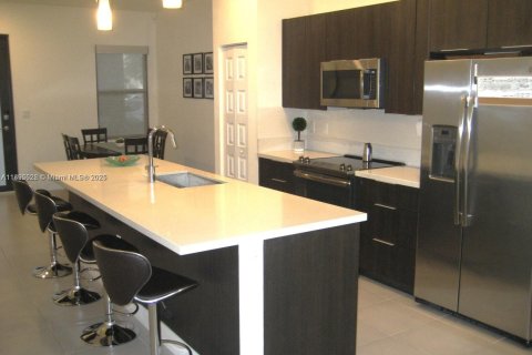 Купить кондоминиум в Дорал, Флорида 2 спальни, 89.56м2, № 1949936 - фото 6