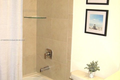 Купить кондоминиум в Дорал, Флорида 2 спальни, 89.56м2, № 1949936 - фото 15