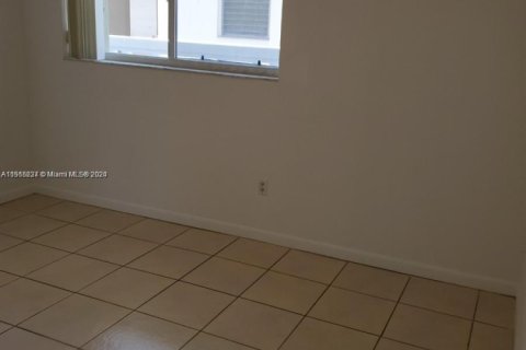Condo in Miami Beach, Florida, 1 bedroom  № 1939651 - photo 16