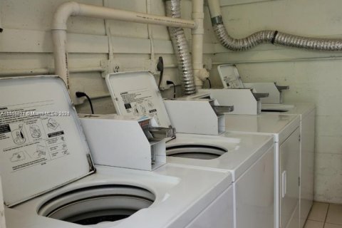 Condo in Miami Beach, Florida, 1 bedroom  № 1939651 - photo 29