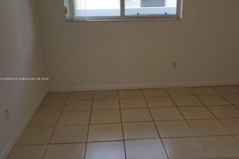 Condo in Miami Beach, Florida, 1 bedroom  № 1939651 - photo 15