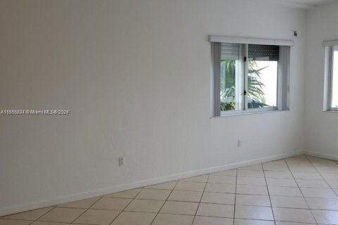 Condo in Miami Beach, Florida, 1 bedroom  № 1939651 - photo 10