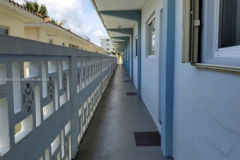 Condo in Miami Beach, Florida, 1 bedroom  № 1939651 - photo 5